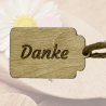 Geschenkanhänger aus Holz mit Juteband